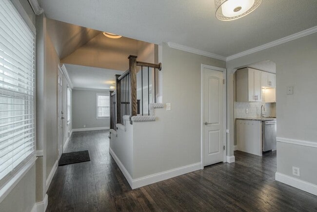 Building Photo - 7728 Walnut St