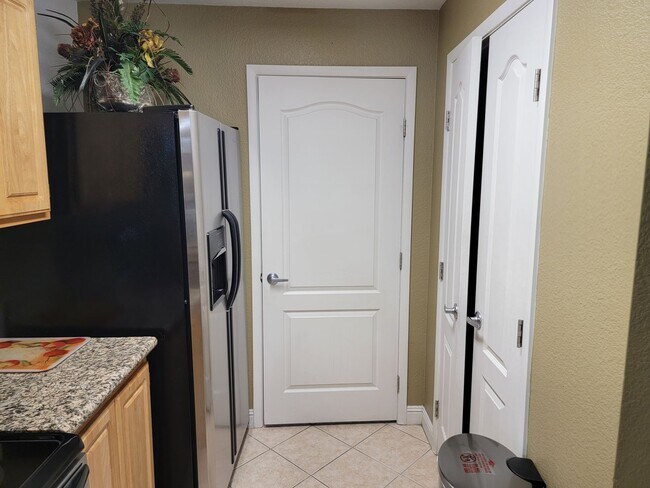 Building Photo - FULLY FURNISHED 2 BEDROOM CONDO*CLOSE TO A...