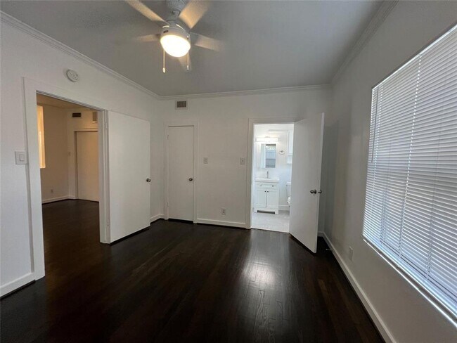 Building Photo - 4021 Mandell St