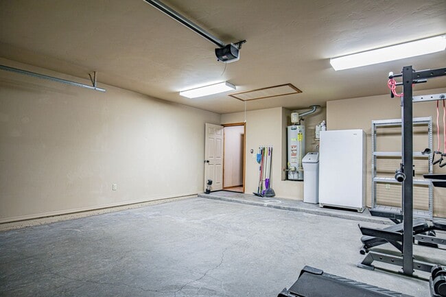 Building Photo - Beautiful 4 Bedroom/2 Bath Home