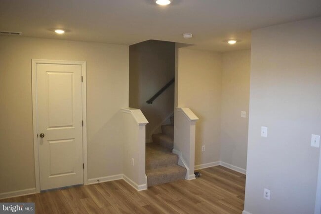 Building Photo - 224 Swan Fld Ave