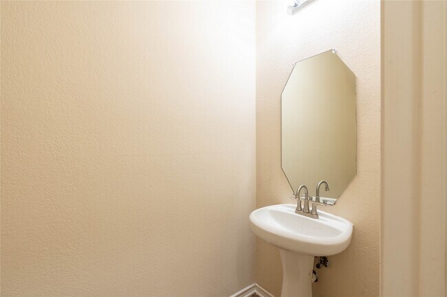 Building Photo - 4500 Carmel Mountain Dr