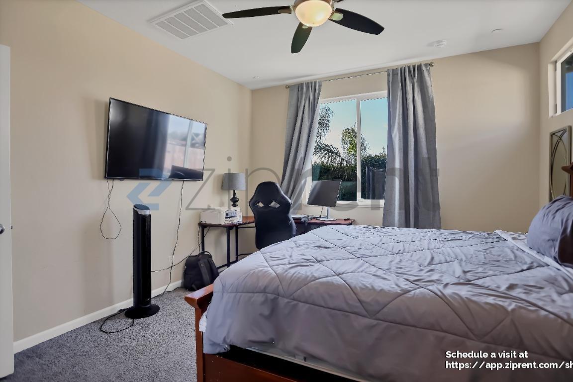 Building Photo - 1104 Greenbrier Dr