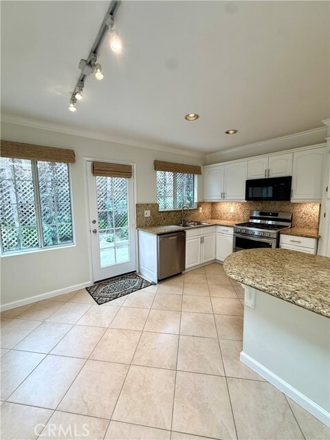 Building Photo - 635 St Ann's Dr