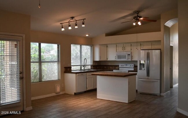 Building Photo - 1476 E Silver Creek Rd