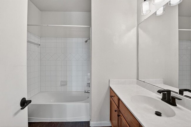 Building Photo - 2831 Southampton Way