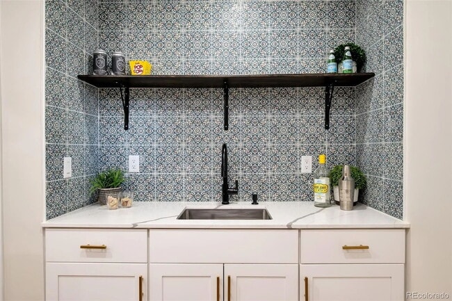 Building Photo - Chic & Cozy 1-Bed Furnished Retreat in the Heart of Denver's Madrid District!