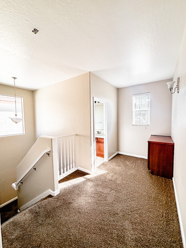 Building Photo - 5537 N Gates Ave