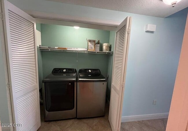 Building Photo - 2400 Grandiflora Blvd