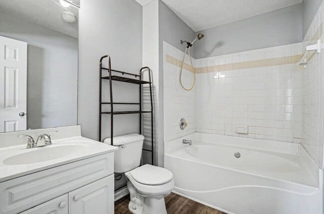 Building Photo - Donelson Townhome!