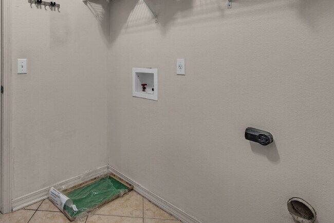 Building Photo - 9761 Leeward Way