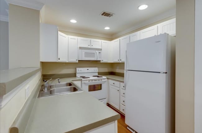 Building Photo - 3 Bedroom Townhome Woodlands of Clemson