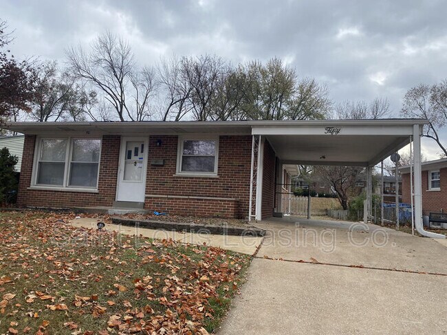 Primary Photo - 50 St Edward Ln