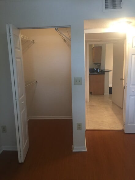 Building Photo - 2880 N Oakland Forest Dr