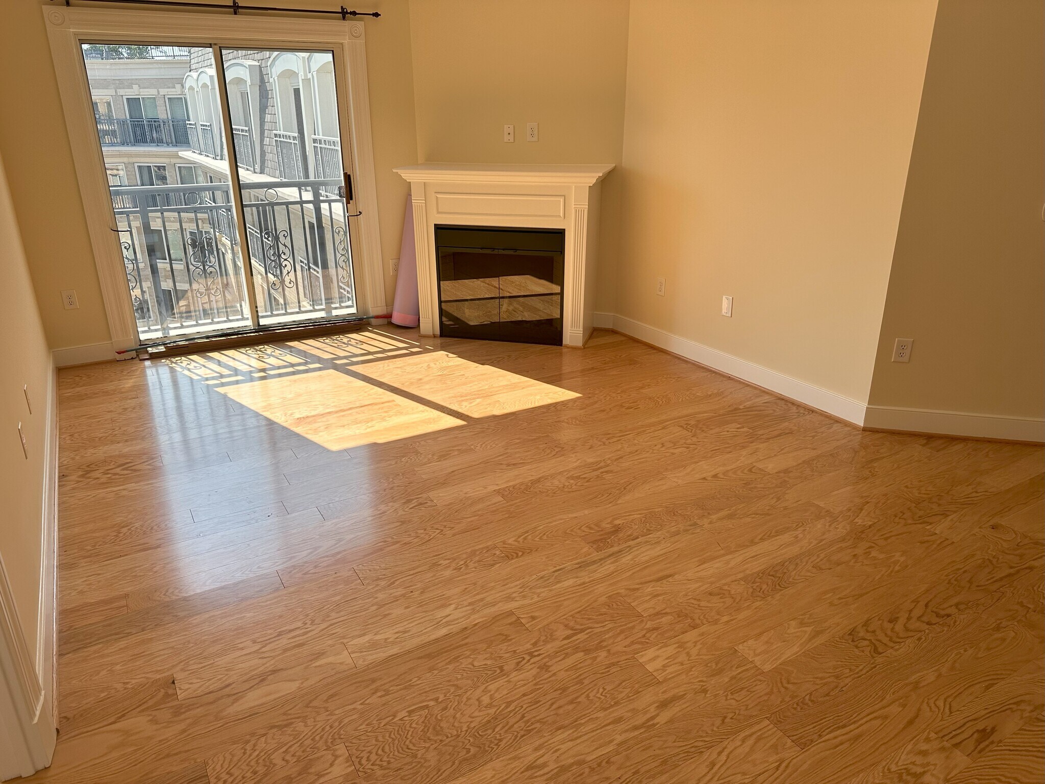 Living Room - 5 Park Pl