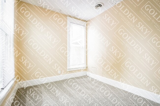 Building Photo - 907 S Beacon St