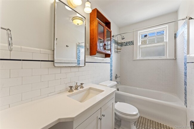 Building Photo - 92 Pocantico St