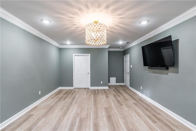 Building Photo - 656 Falls Church Rd