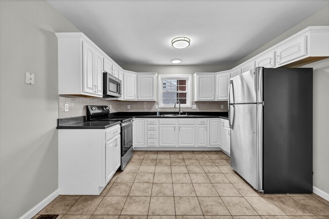 Building Photo - 26 Roger Ave