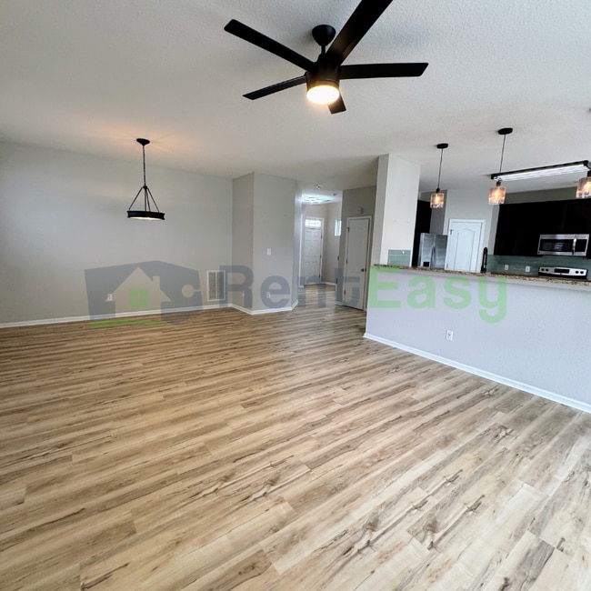 Building Photo - 1005 Silver Charm Cir