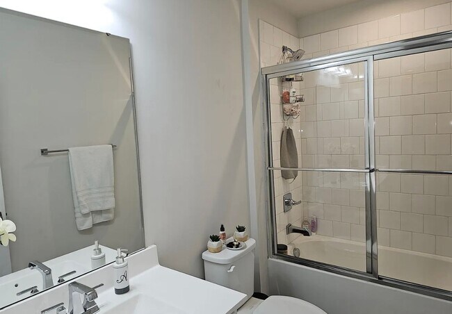 Building Photo - 3700 SF 4/4 Available Now!