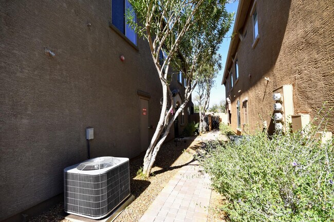 Building Photo - 2024 S Baldwin