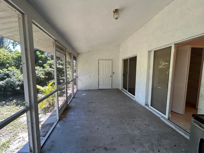 Building Photo - 17385-17387 W Carnegie Cir