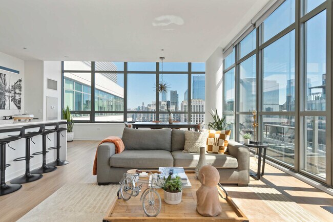 Building Photo - 365 N Halsted St