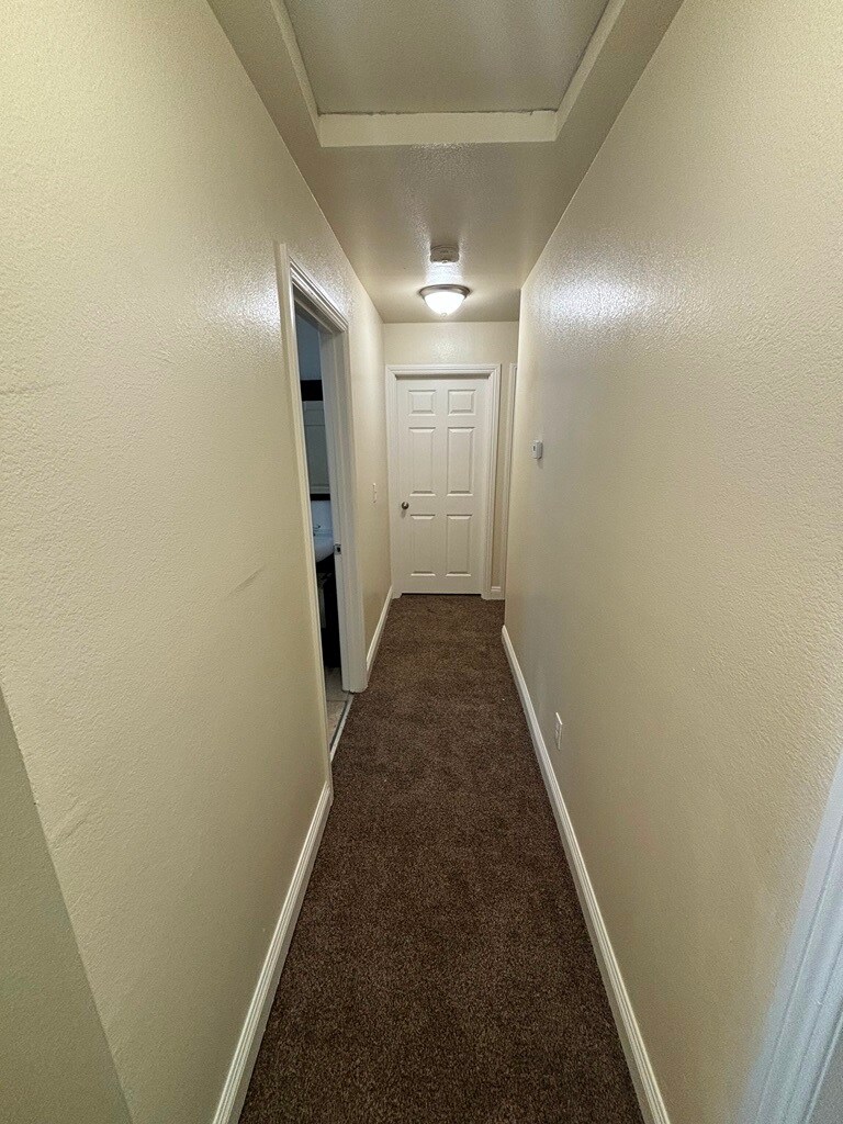 Building Photo - 834 1/2 E 77th St