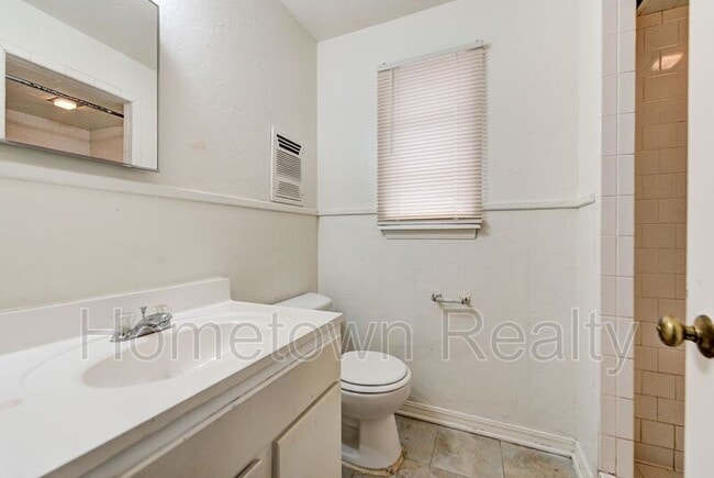 Building Photo - 917 NE 81st St