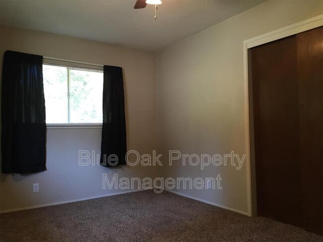 Building Photo - 346 Hickory St