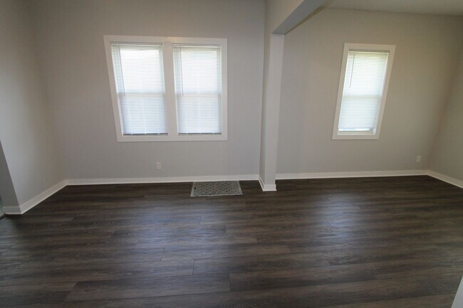 Building Photo - Lovely South Omaha Home. Available Soon!  Appliances Included