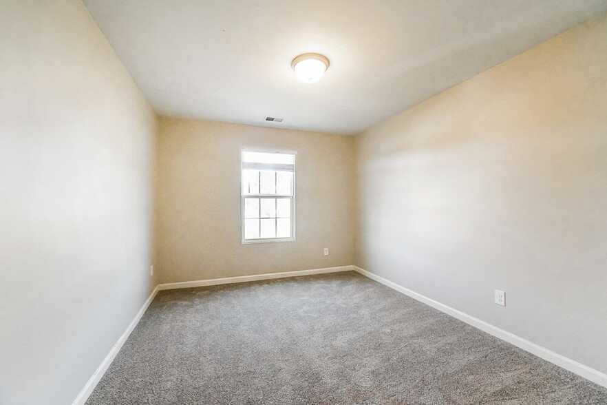 Building Photo - 461 Abeer St