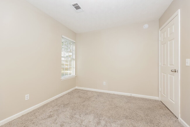 Building Photo - 4104 Pepperwood Dr