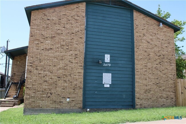 Primary Photo - 2409 Valley Forge Ave