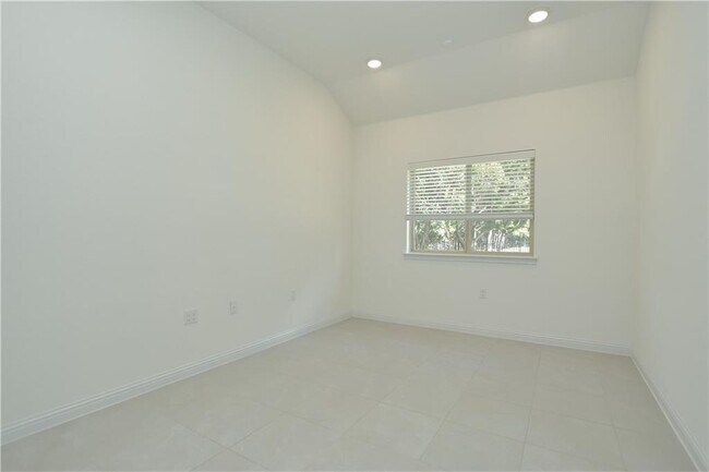 Building Photo - 413 Maialina Cove