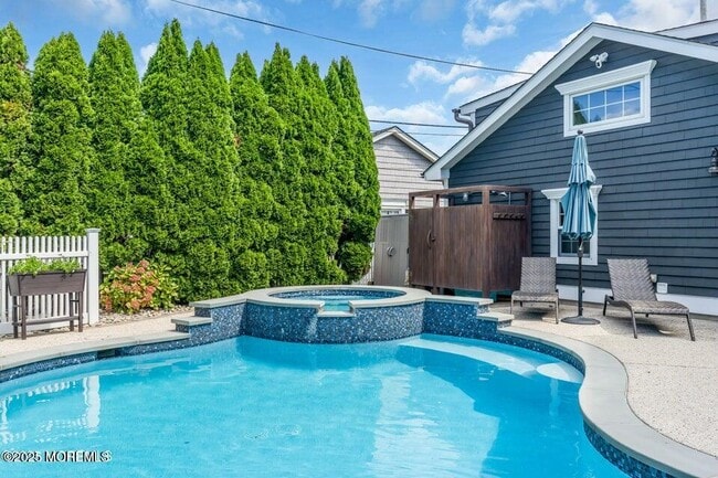 Building Photo - 101 Neptune Pl