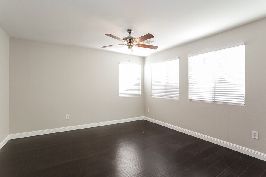 Building Photo - 9453 Grandview Spring Ave