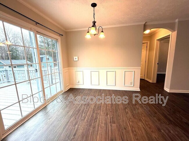 Building Photo - 285 Lennie Smith Rd