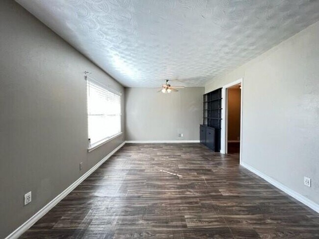 Building Photo - 10263 Casa View Dr