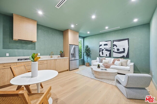 Building Photo - 16643 Addison St