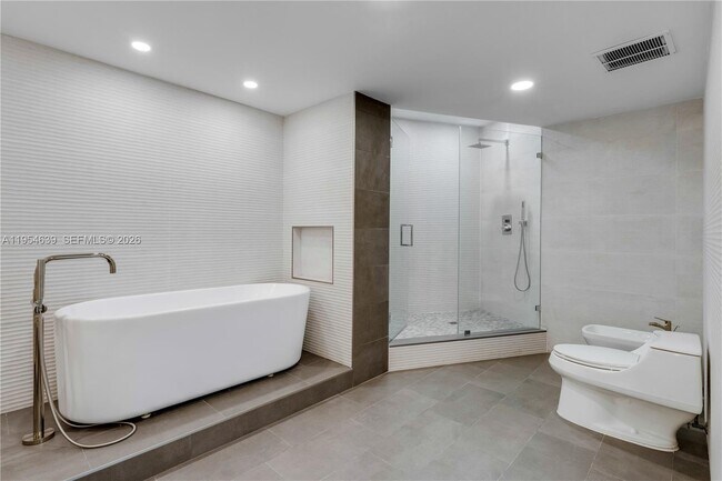 Building Photo - 720 NE 69th St