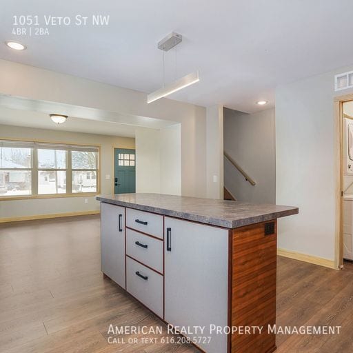 Building Photo - 1051 Veto St NW