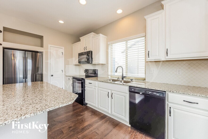 Building Photo - 6721 Shadow Star Dr