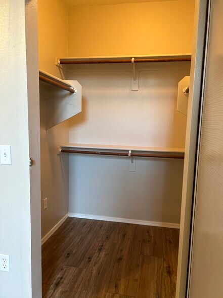 Building Photo - 1701 E Colter St