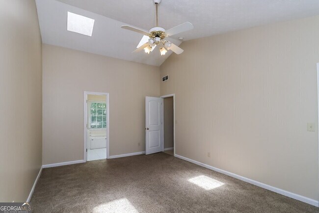 Building Photo - 2885 Summit View Ct