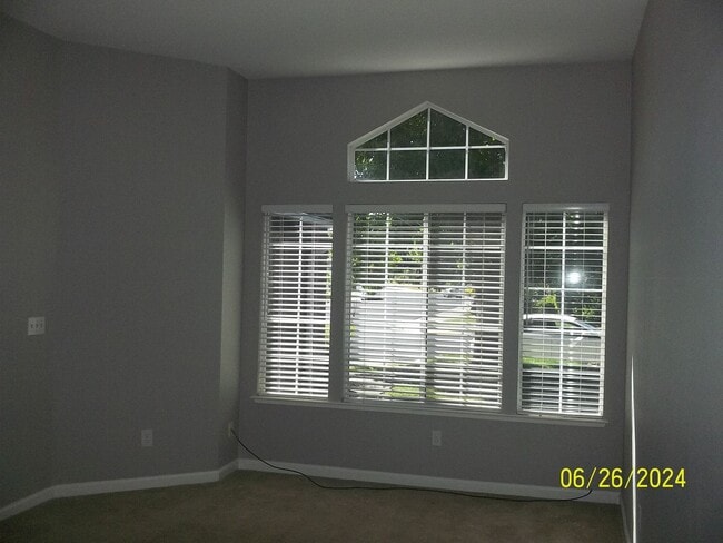 Building Photo - Woodcreek Oaks area home on quiet street