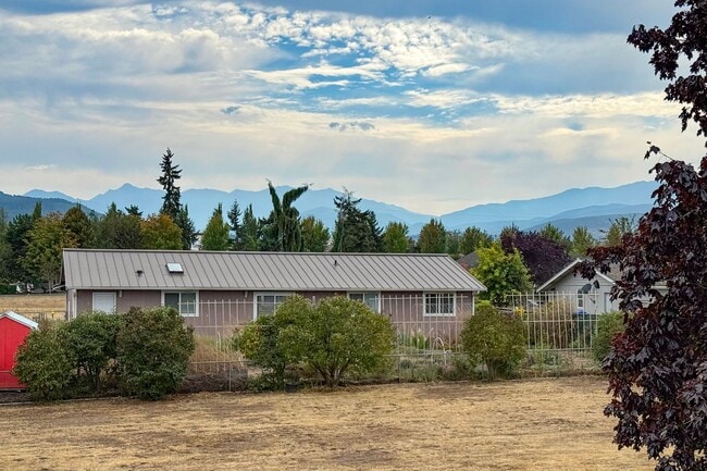 Building Photo - Large Home on Large Lot in Sequim