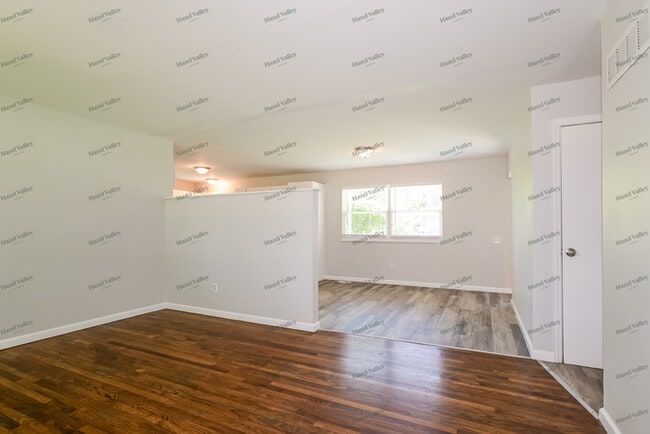 Building Photo - 1140 Lees Ln