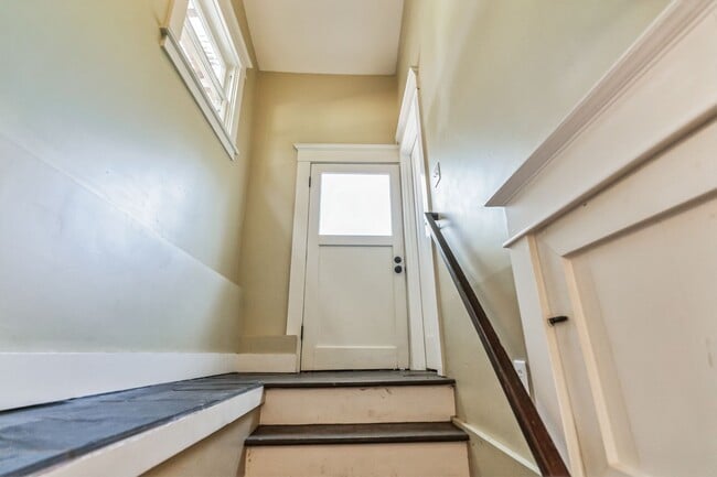 Building Photo - Utilities included!